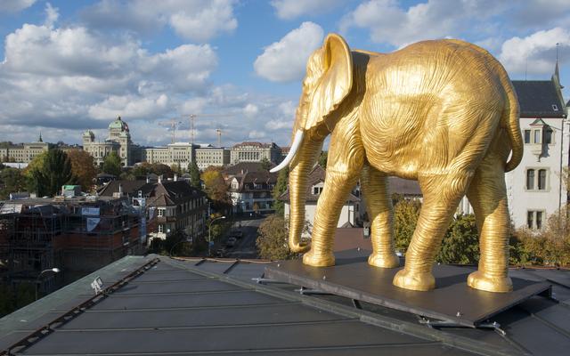 Unser Maskottchen: Der goldene Elefant Caruso auf dem Museumsdach